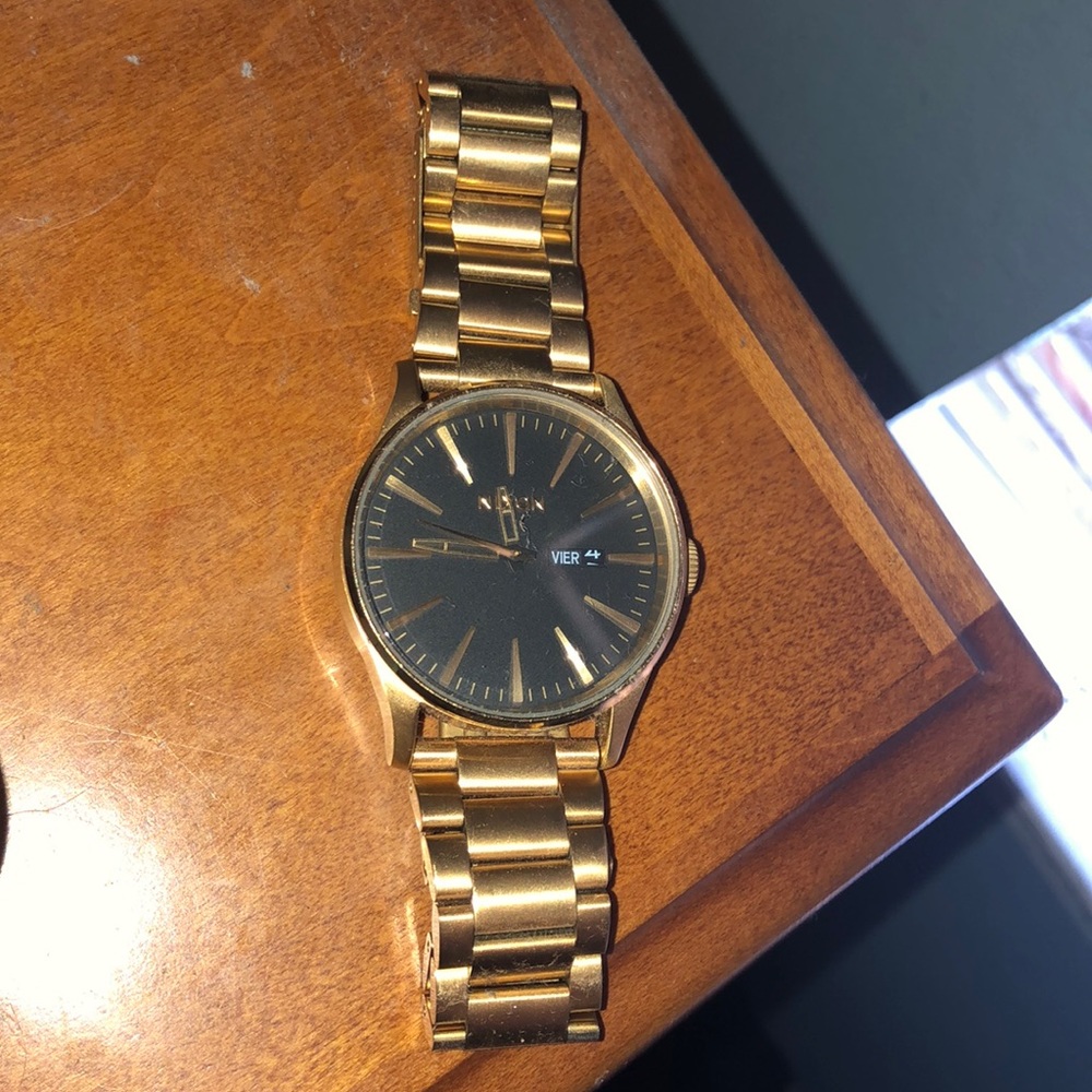Gold Nixon watch - Picture 1 of 3